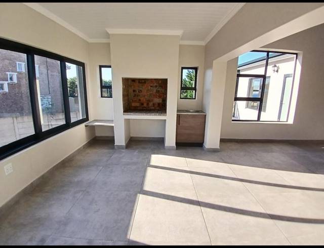 4 BEDROOM HOUSE FOR SALE IN STILBAAI-WES